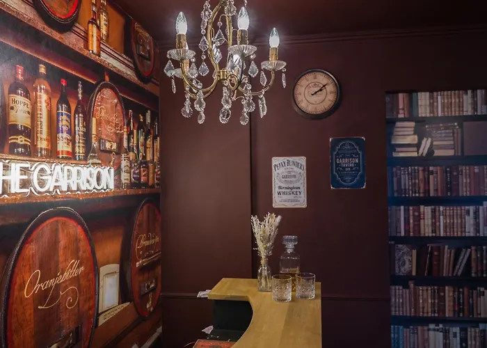 Le Peaky Blinder, Bain Et Cocktails Centre *